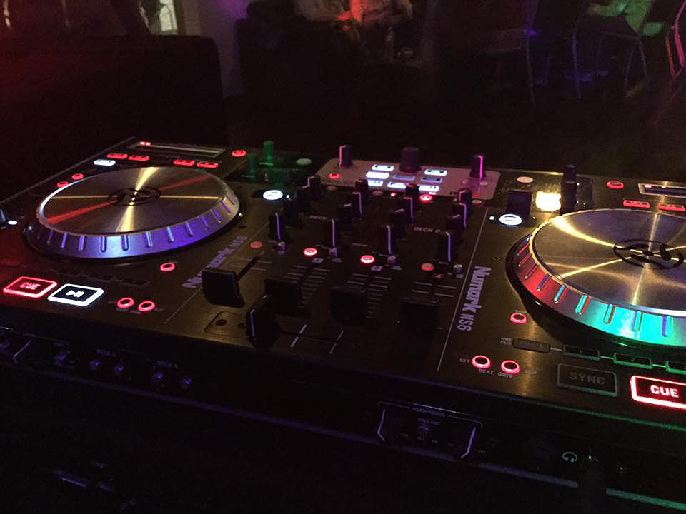 DJ